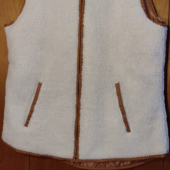 Old Navy Faux Sherpa Vest - Picture 3 of 3